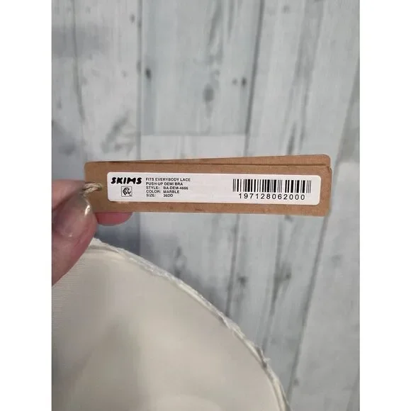 SKIMS Fits Everybody Lace Pushup Bra Sz. 36DD - Picture 4 of 5